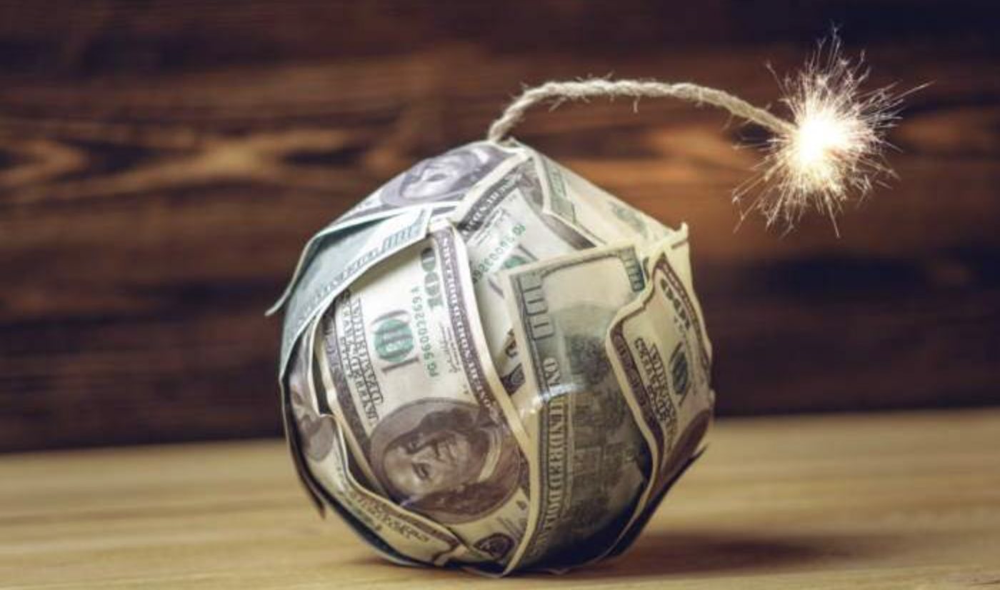 Sube el dólar; tensión política; inflación y dudas de los inversores