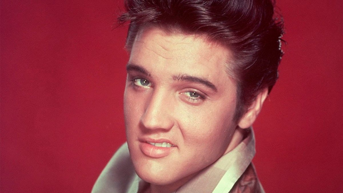 Elvis Presley grababa su primera canción.