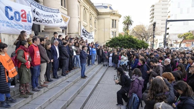 Paro universitario: los salarios de los docentes siguen cayendo